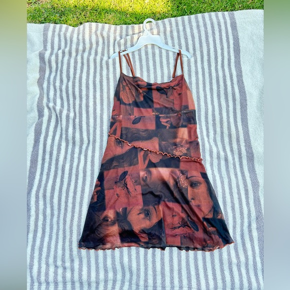 JERSEY GRAPHIC MINI DRESS CURVE & PLUS - Picture 2 of 5